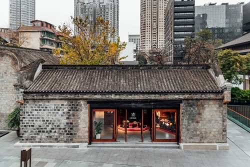  adidas Originals全球首家定制三叶草旗舰店于成都远洋太古里开业，禅院新生诠释潮流内核”